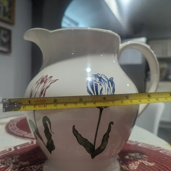 Tiffany Tulips Pattern water pitcher. - Picture 6 of 7